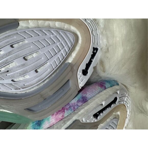 Adidas NWT women ultra boost 21 tie dye running shoes 8 1/2 - Picture 7 of 8